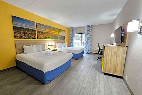 Queen Room with Two Queen Beds - Non-Smoking