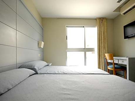 Standard Quadruple Room (2 adults + 2 children)