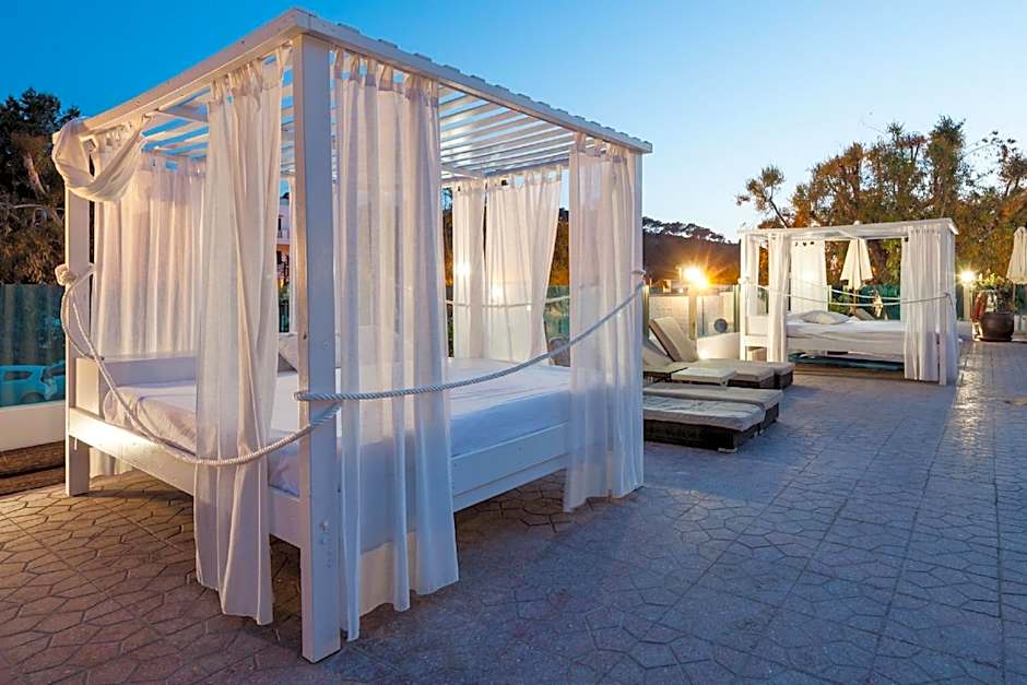 Aparthotel Puerto Cala Vadella