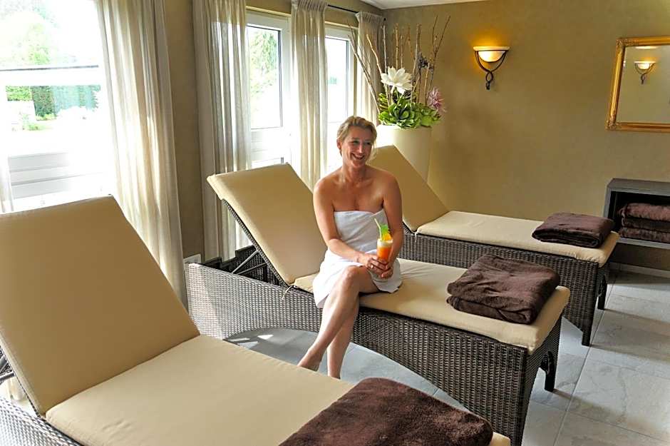 Kurhotel Grüttner mit eigenem Sole Thermal Schwimmbad 32 Grad und Saunalandschaft