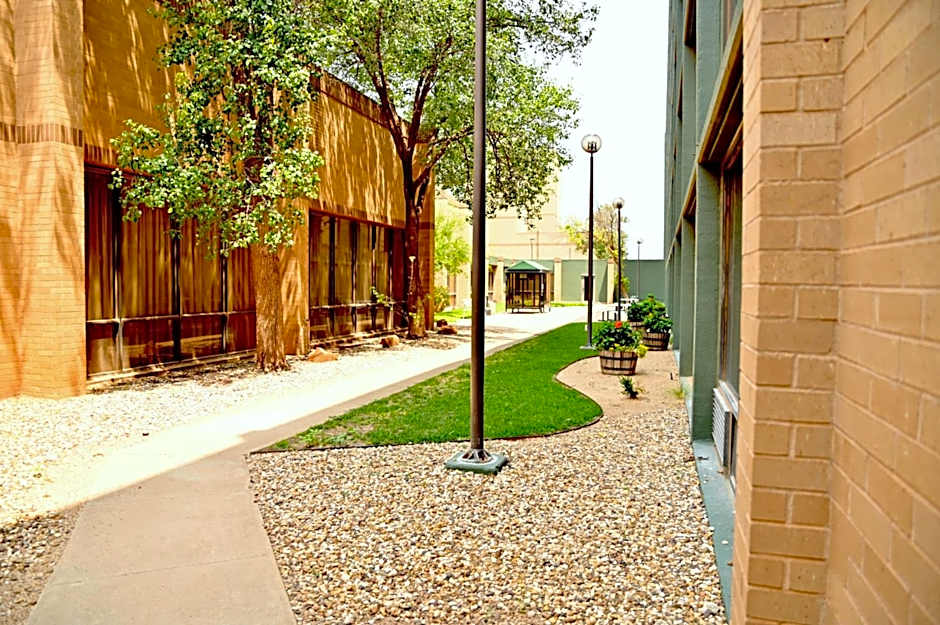 MCM Elegante Hotel & Suites Lubbock