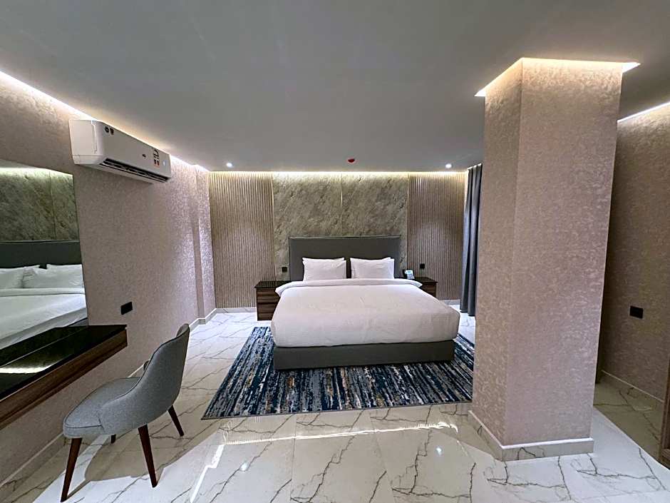 ROYAL PLAZA HOTEL