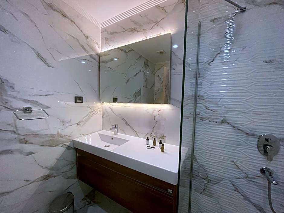 Le Luxe Suites Hotel