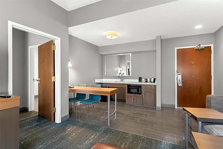 Hampton Inn By Hilton & Suites Newtown