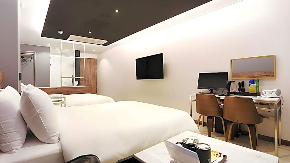 Louis Hotel Gangneung