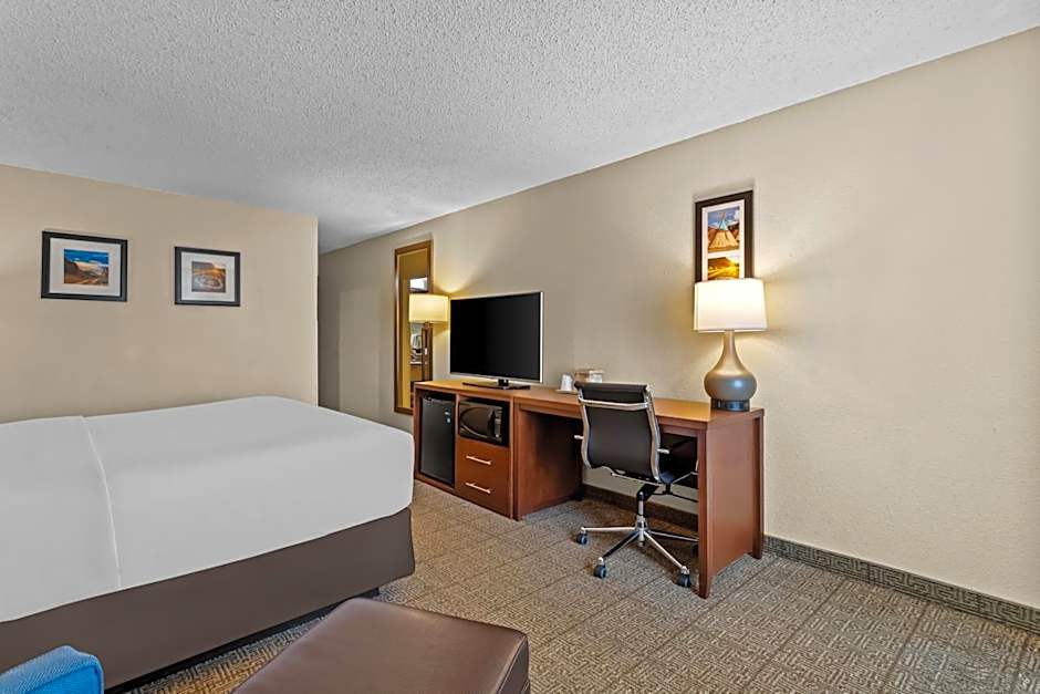 Comfort Inn City of Natural Lakes