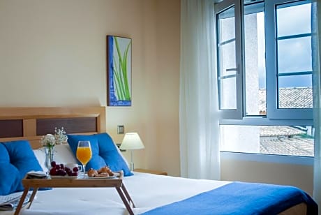 1 BEDROOM APARTMENT 2 ADULTS + 1 CHILD