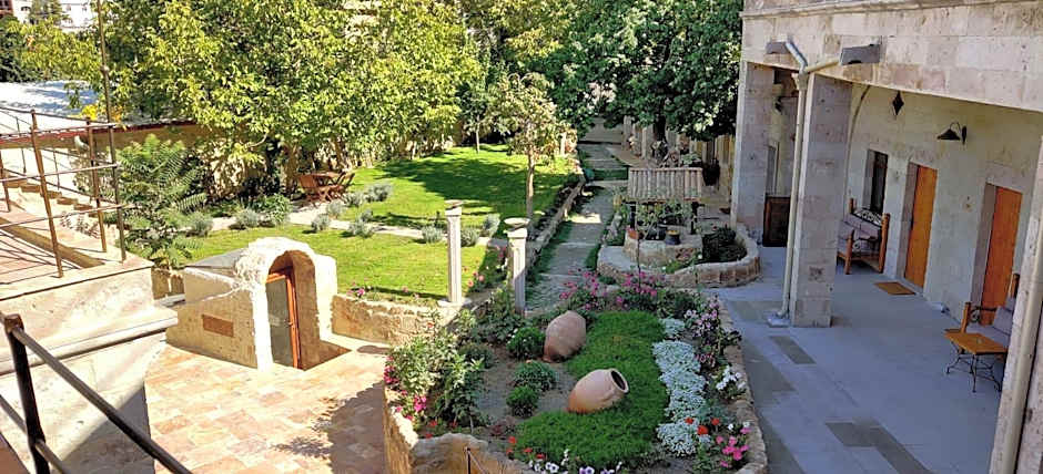 Sarnich Cave Suites