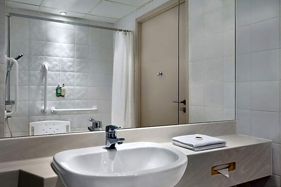 Ramada Hotel & Suites by Wyndham Coventry