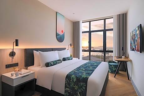 One Bedroom Premier King with Seaview
