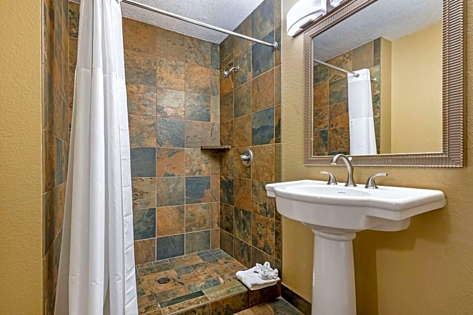 Clarion Hotel Conference Center - North