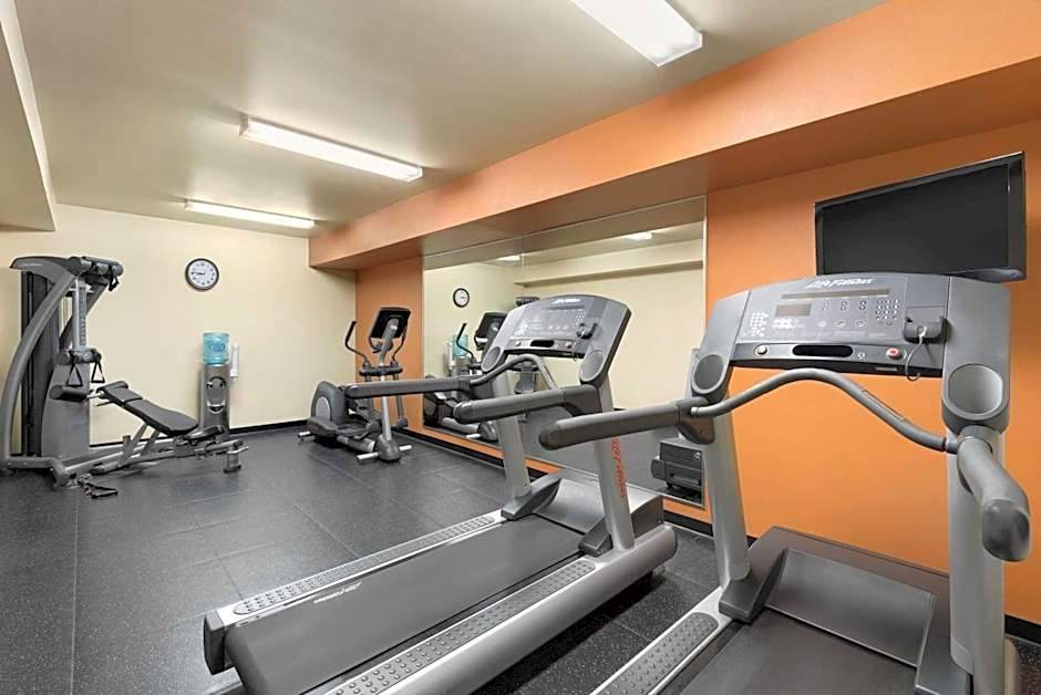 Country Inn & Suites by Radisson, Madison West, WI