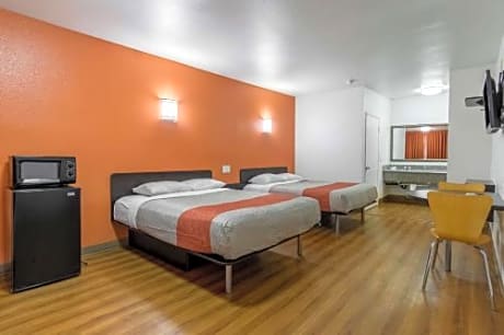Queen Room with Two Queen Beds - Non-Smoking