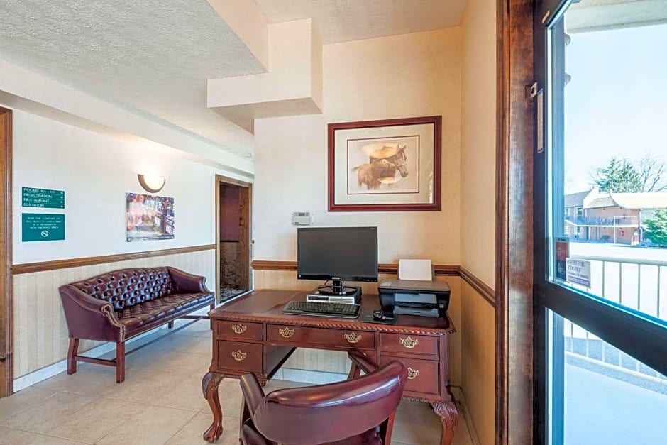 Rodeway Inn and Suites - Charles Town,WV