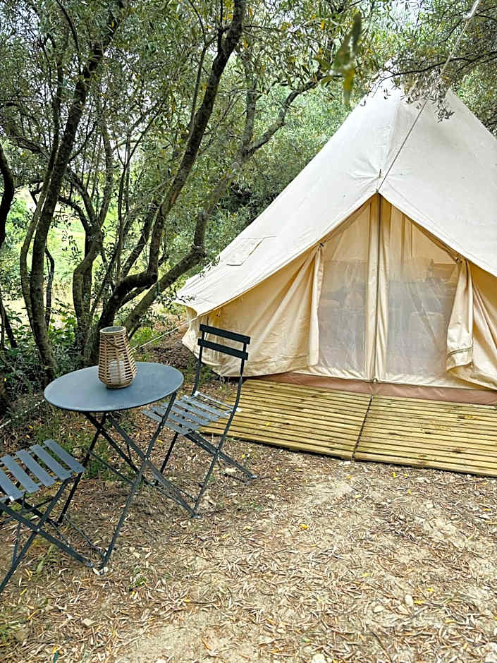 2 Locations insolites "vie en plein air" Bastide Bellugue maison d'hôtes reseau Bienvenue à la ferme à 3 mn de lourmarin