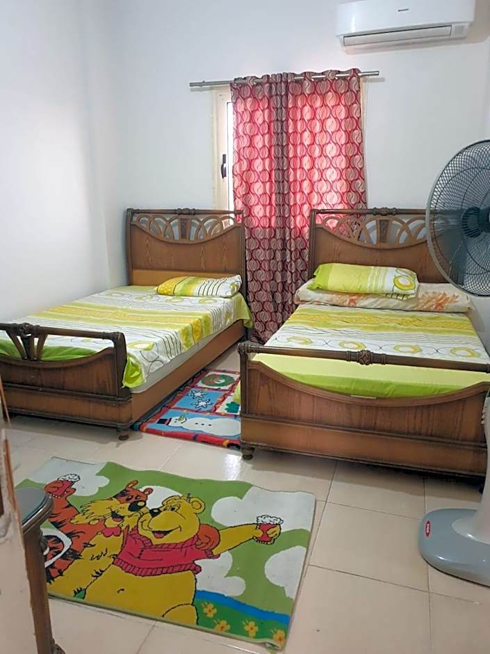 لاسرينا عيون موسي راس سدر أرضي بجاردن فيو بحر وعلي البيسين للعائلات فقط