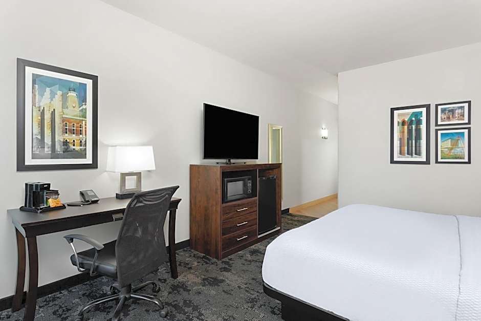 La Quinta Inn & Suites by Wyndham Columbus - Edinburgh