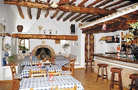 Benet Los Pinares Apartments