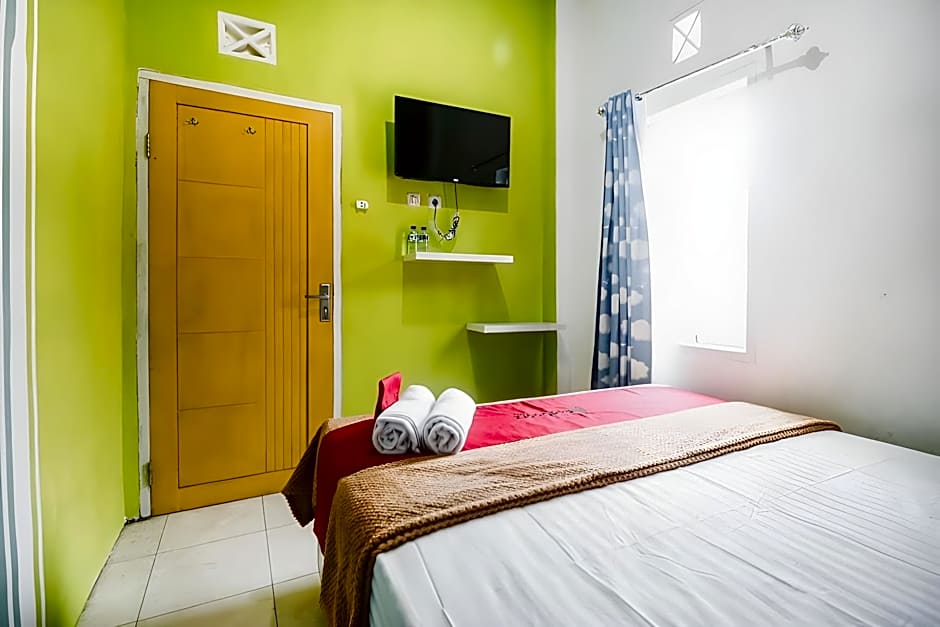 RedDoorz near Politeknik Manado