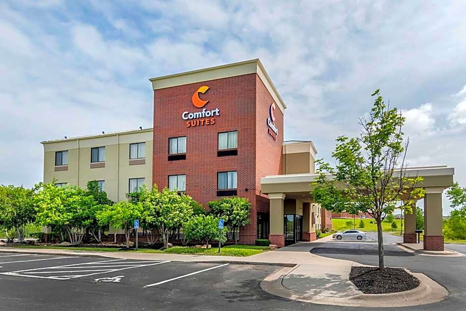 Comfort Suites Speedway - Kansas City