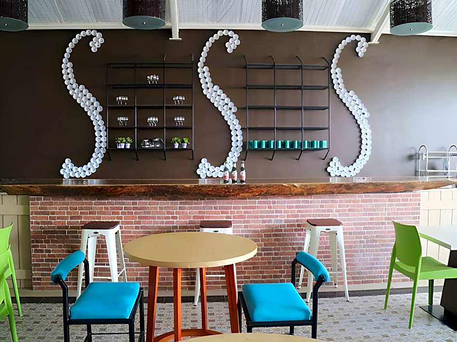 RedDoorz Premium near Bandung Station