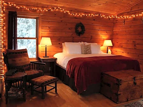 Trillium Cabin-Cabin-Whirlpool bath-Honeymoon-Woodland view