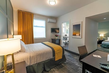 Two-Bedroom Junior Suite (Newly Renovated) - Noisy On Weekend