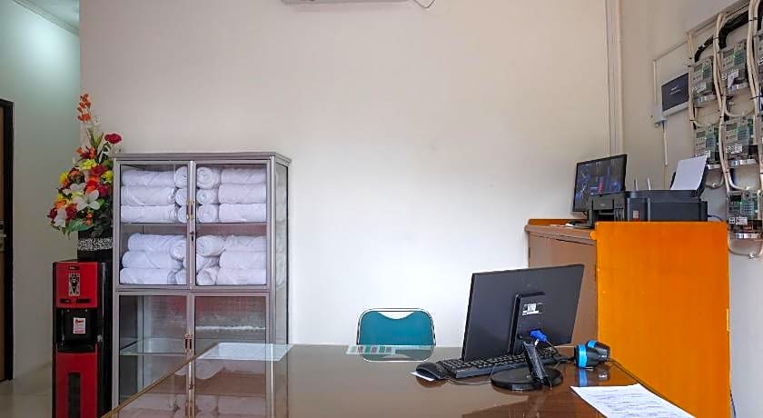 RedDoorz near Alun Alun Magelang 2