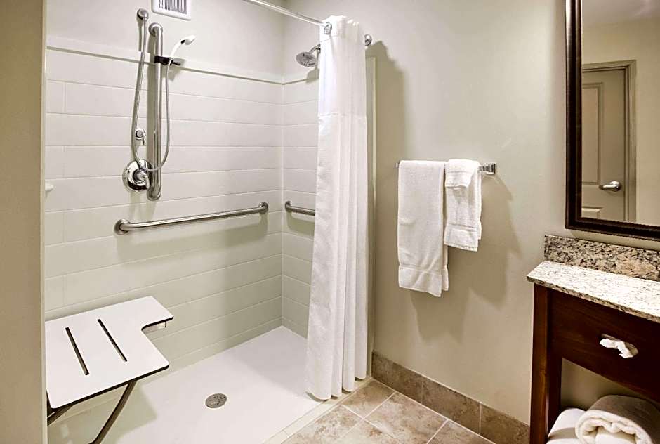 AmericInn by Wyndham DeWitt