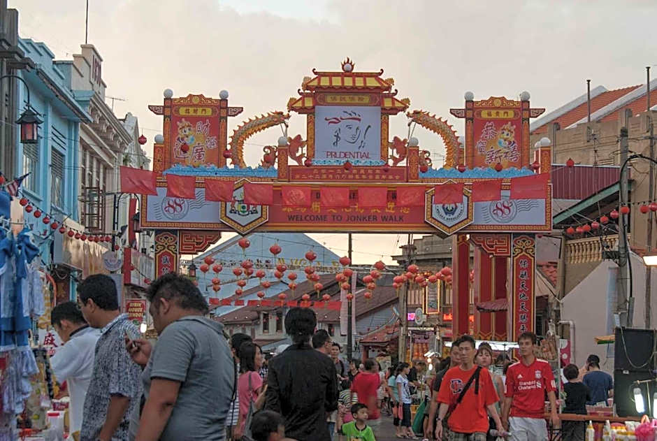 Cozy Riverside Hotel