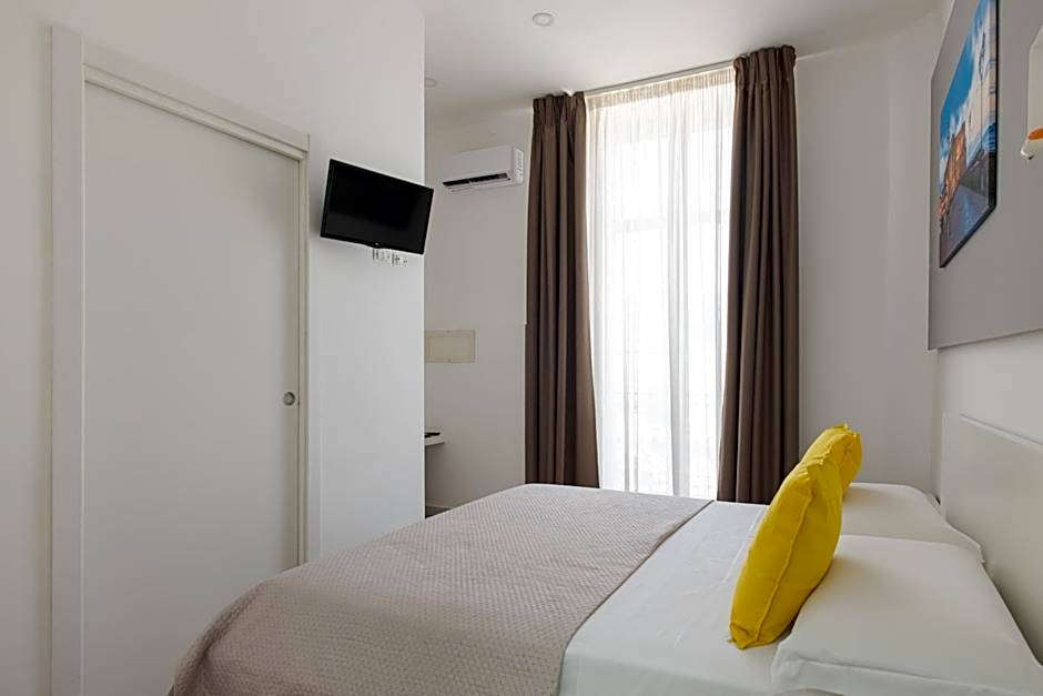Naples Gateway Rooms