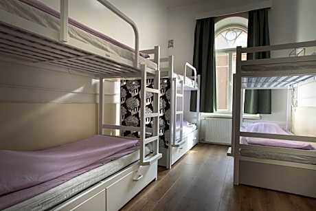 Bed in 6-Bed Mixed Dormitory Room