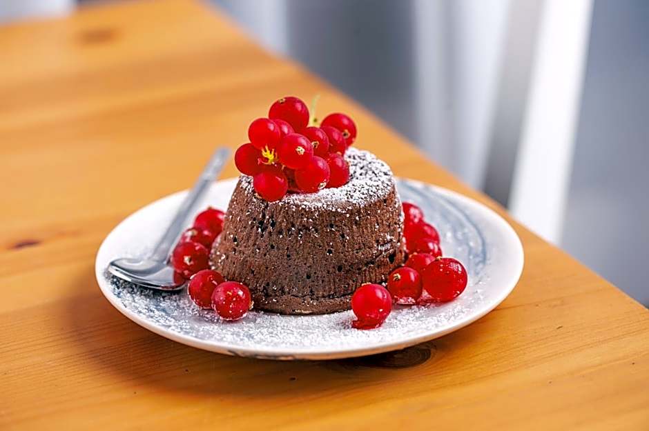 New Era Hotel Old Town - Covered paid parking within 10 minutes walk