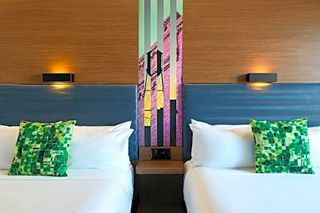 Aloft, Guest room, 2 Queen