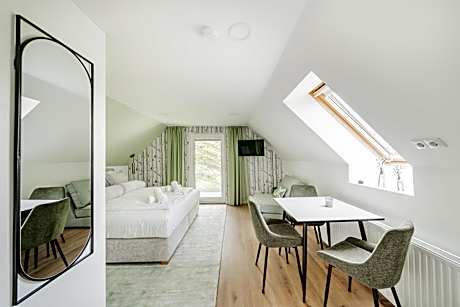 Apartment with Garden View