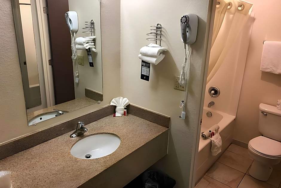 Super 8 by Wyndham Ontario