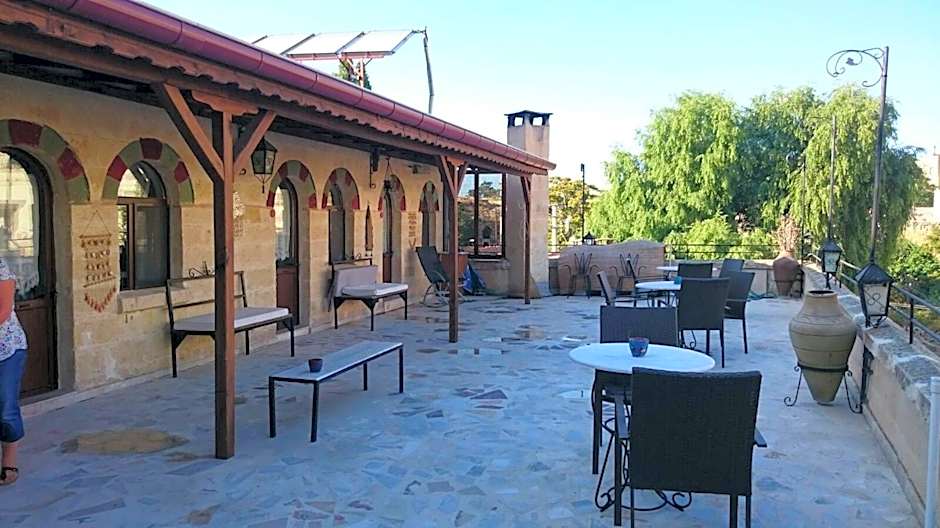 Jerveni Cave Hotel