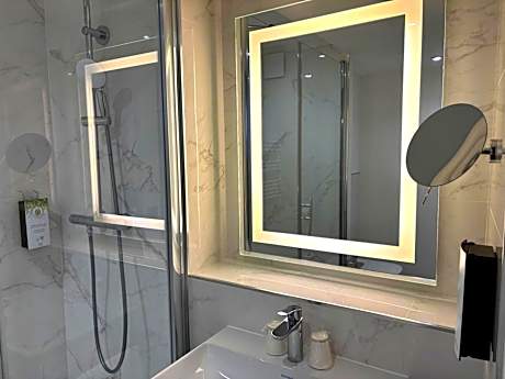 Standard Room with Four Single Beds