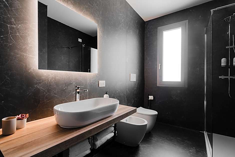 Glass House - Smart Rooms & Parking