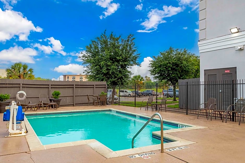 Best Western Plus Hobby Airport Inn & Suites