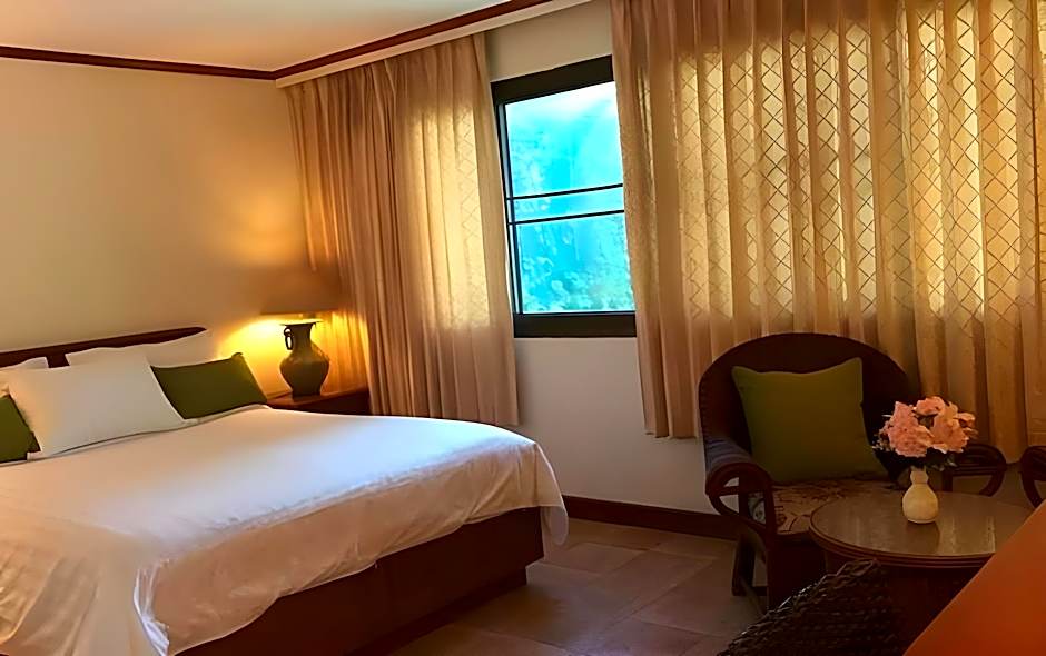Surin Bay Inn (East Sun Properties Co., Ltd.)