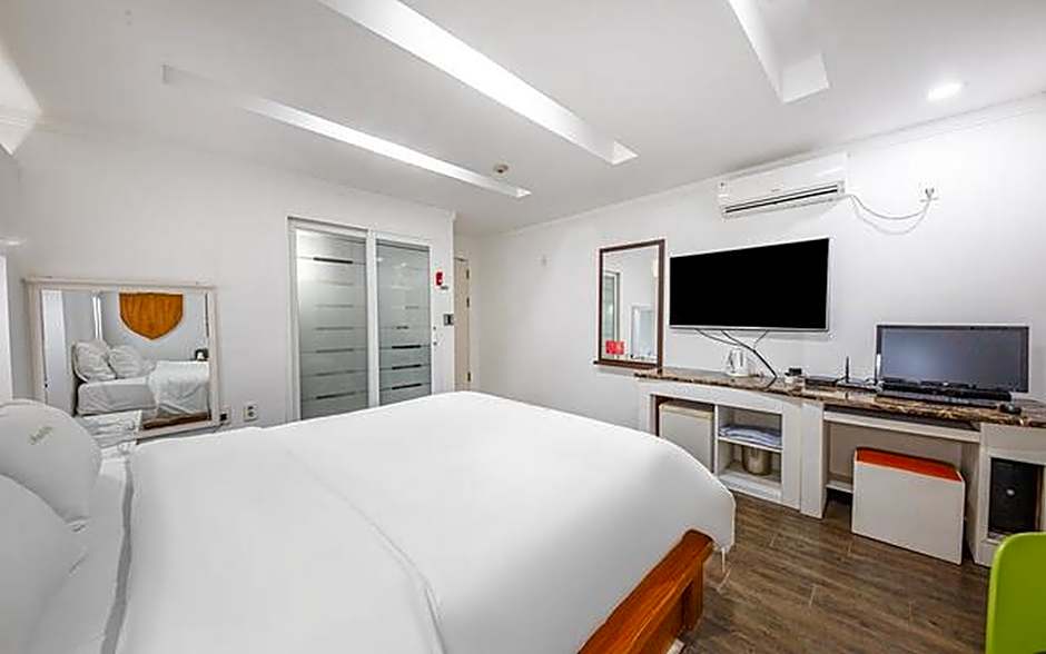 Daejeon Yongjeon Savoy – Daejeon, FL