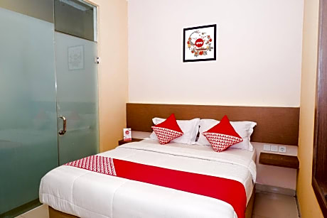 OYO 379 Grand Mundu