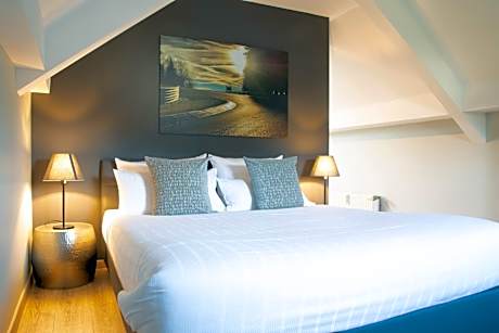 Suite with Mountain View