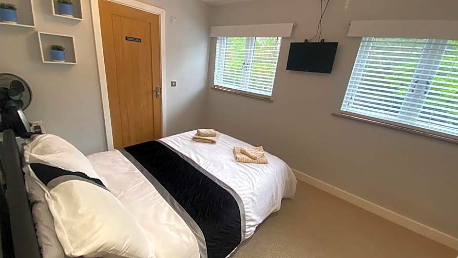 Deepcut Lodge Bed & Breakfast Self Service