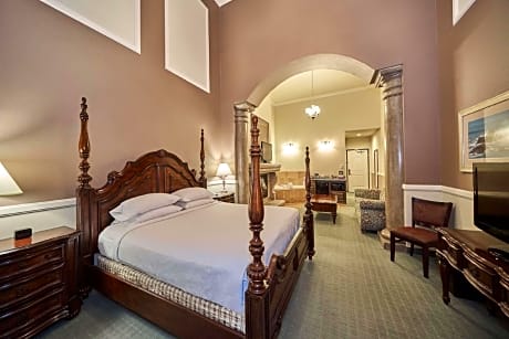 1 King Bed With Whirlpool-Nonsmoking