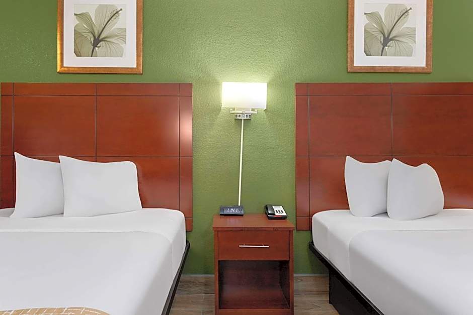 Travelodge Suites by Wyndham Lake Okeechobee