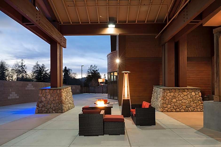 Holiday Inn Express Klamath Redwood Ntl Pk Area By IHG