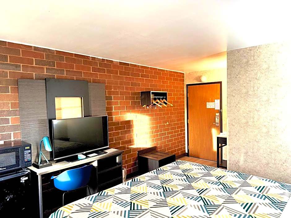 Motel 6-Eau Claire, WI