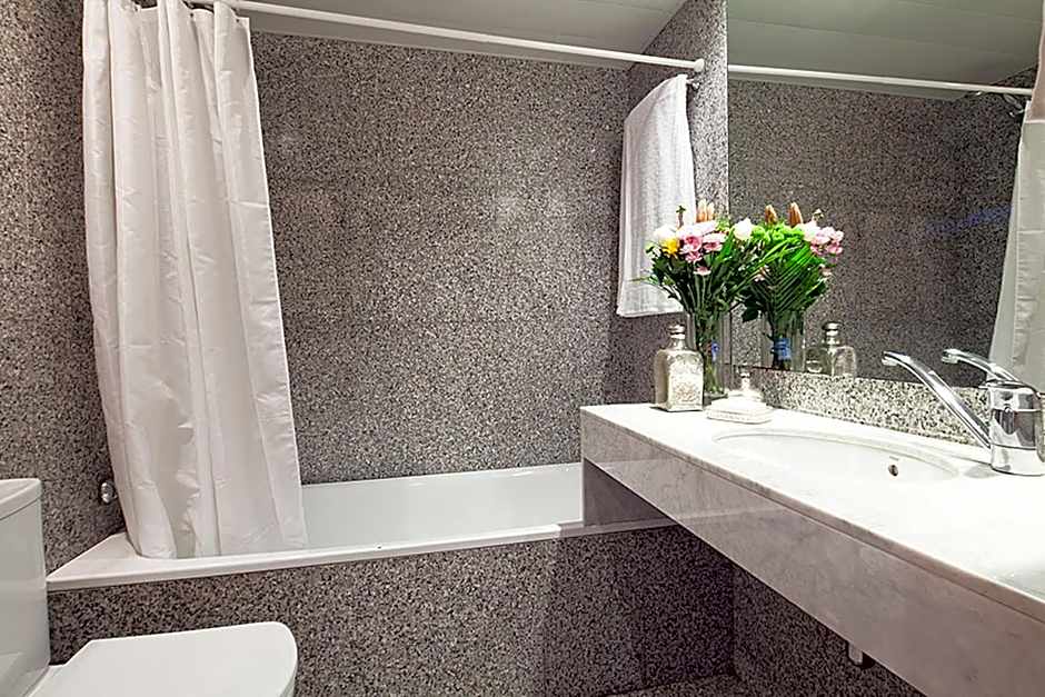 Apartment Barcelona Rentals - Sarria Apartments Near Center